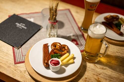Zünftig tagen: unsere exklusive Bierstube mit Brotzeit und Allgäuer Bier.