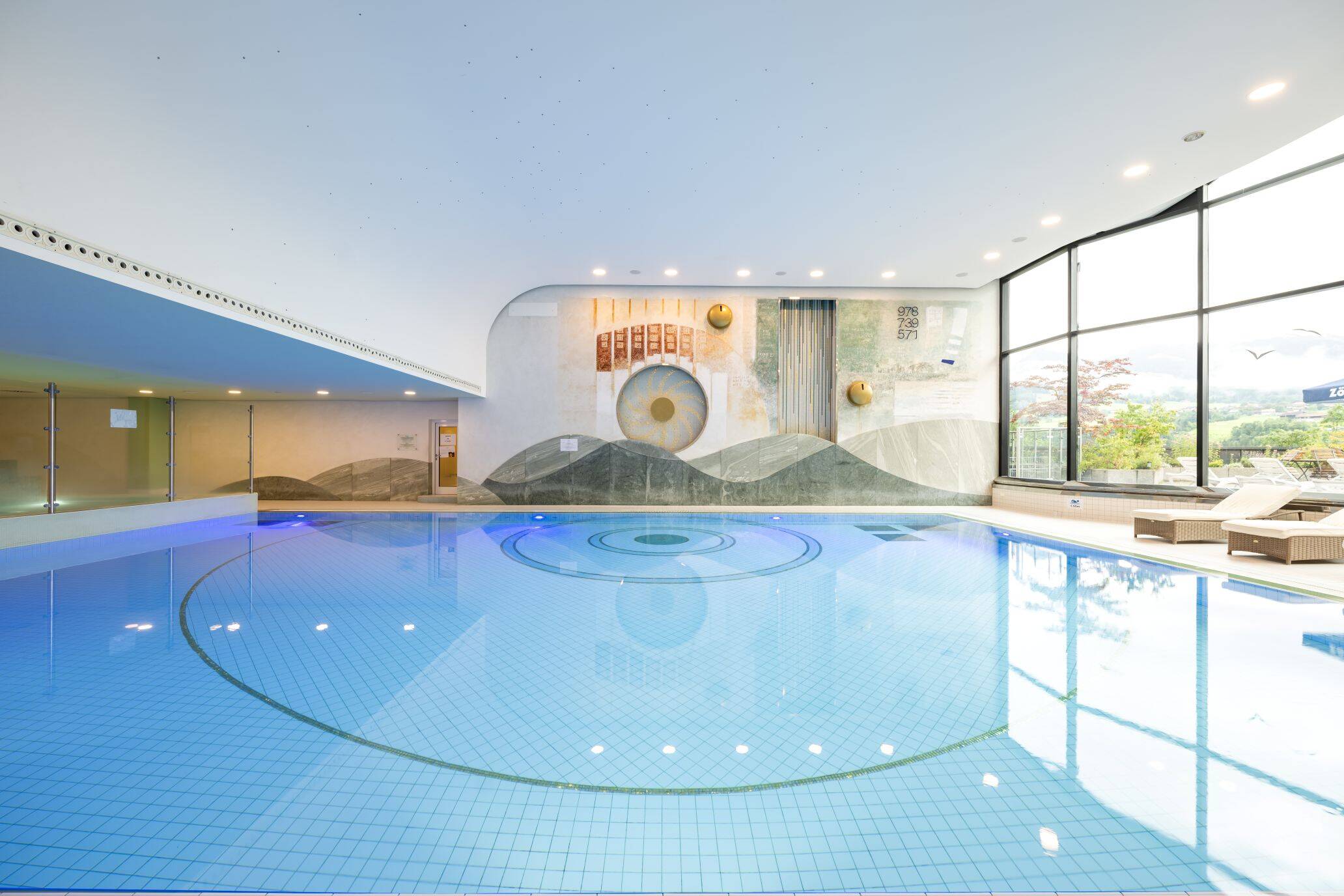 In unserem Allgäu-Hotel mit Pool, Sauna und Kinderbecken können Sie so richtig entspannen. Hier zu sehen: Der AquaWellnessPark.