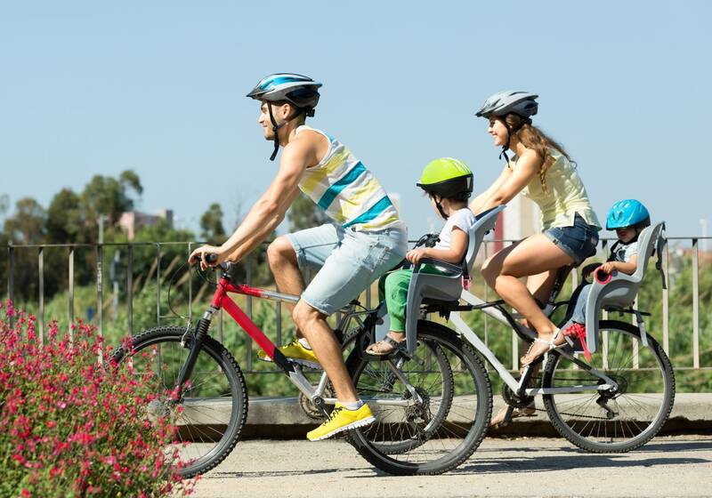 In the Allgäu region there are many good bike trails for families as here with two adults and two kids.