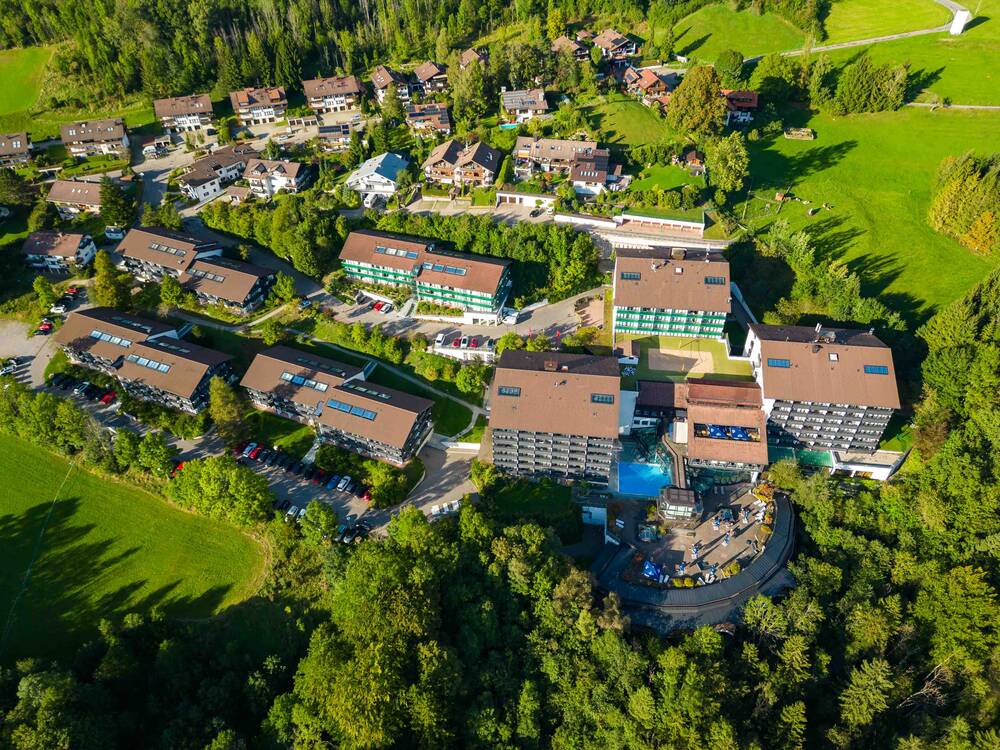 Das AllgäuSternHotel in Sonthofen aus der Vogelperspektive.