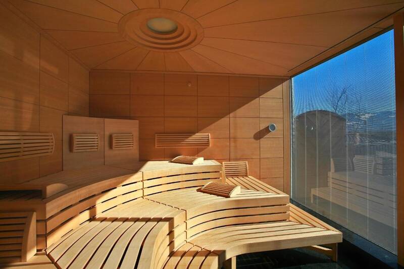 Treat your body well thanks to our sauna options with panoramic views.